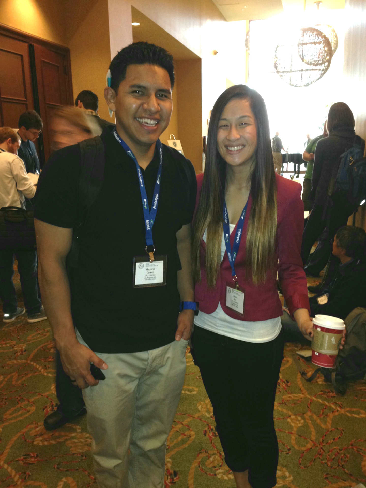 Students Mauricio Gomez and Lilian Bui at SICB