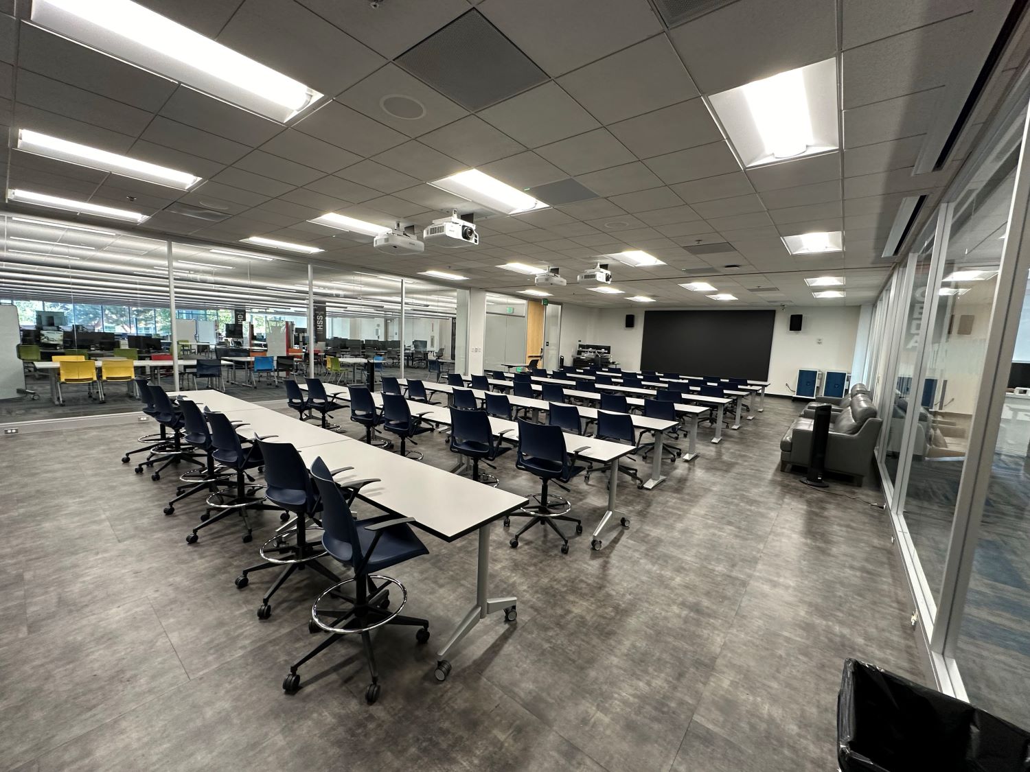 classroom desk layout