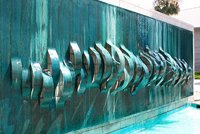 Outdoor sculpture with water