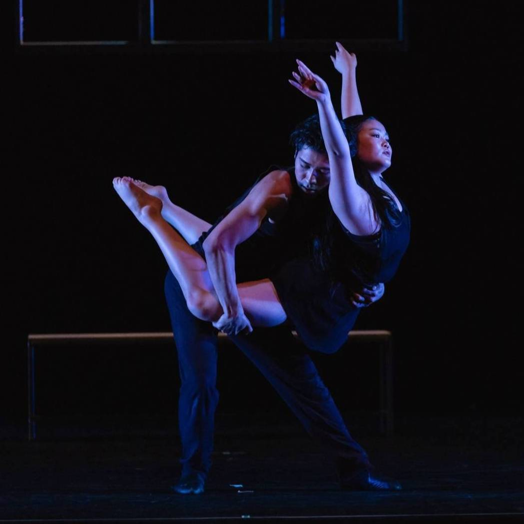 Male dancer holding a female dancer.