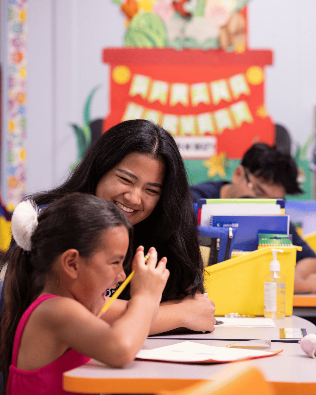 csuf student with elementary studetn