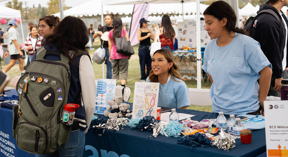 Students tabling at Discoverfest